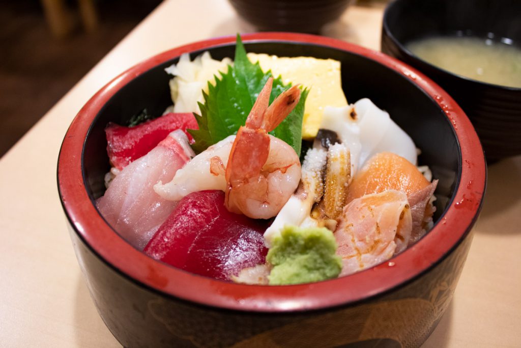 50 souvenirs du Japon - Maanger des sushis au marché au poissons de Tsukiji