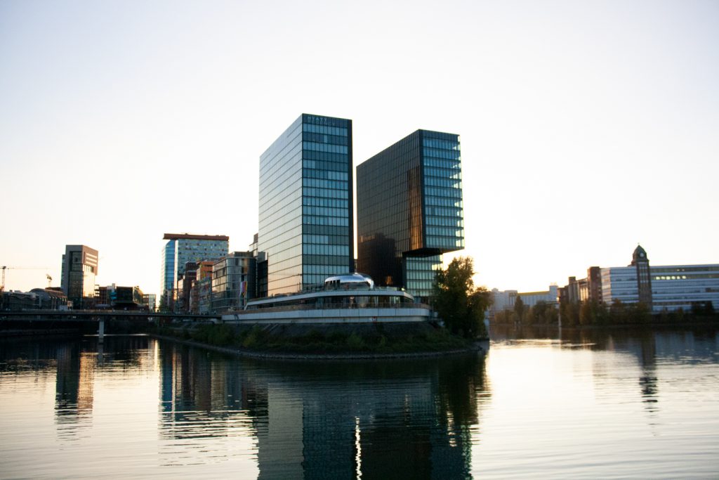 Visiter Düsseldorf - Medienhafen